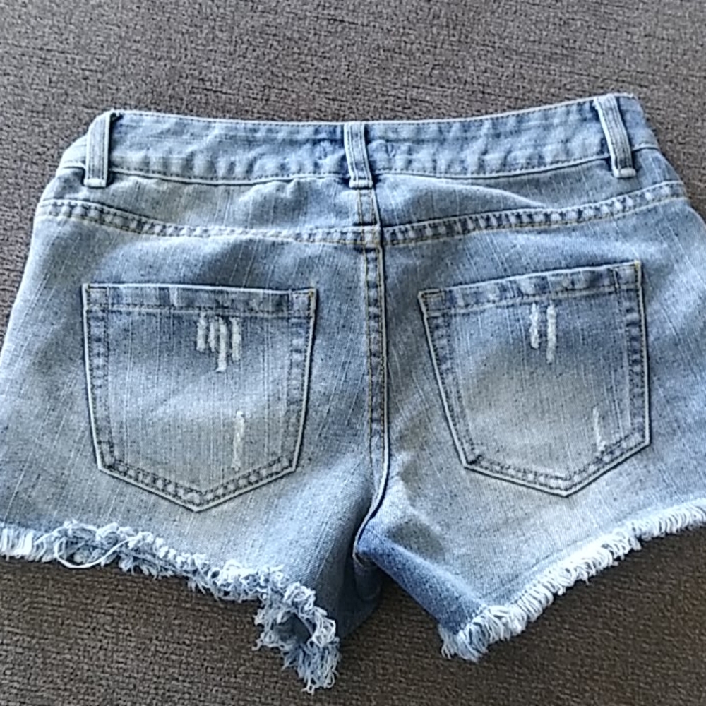 Shorts - Picture 2 of 3